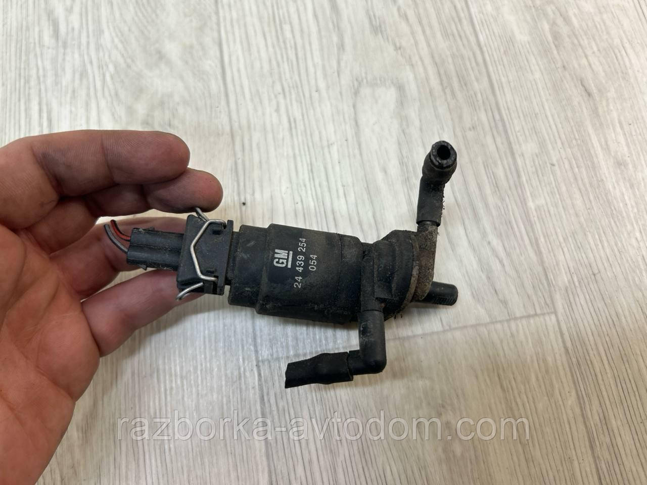 Моторчик-бачка омивача Opel Corsa C (00-06) OE:24439254