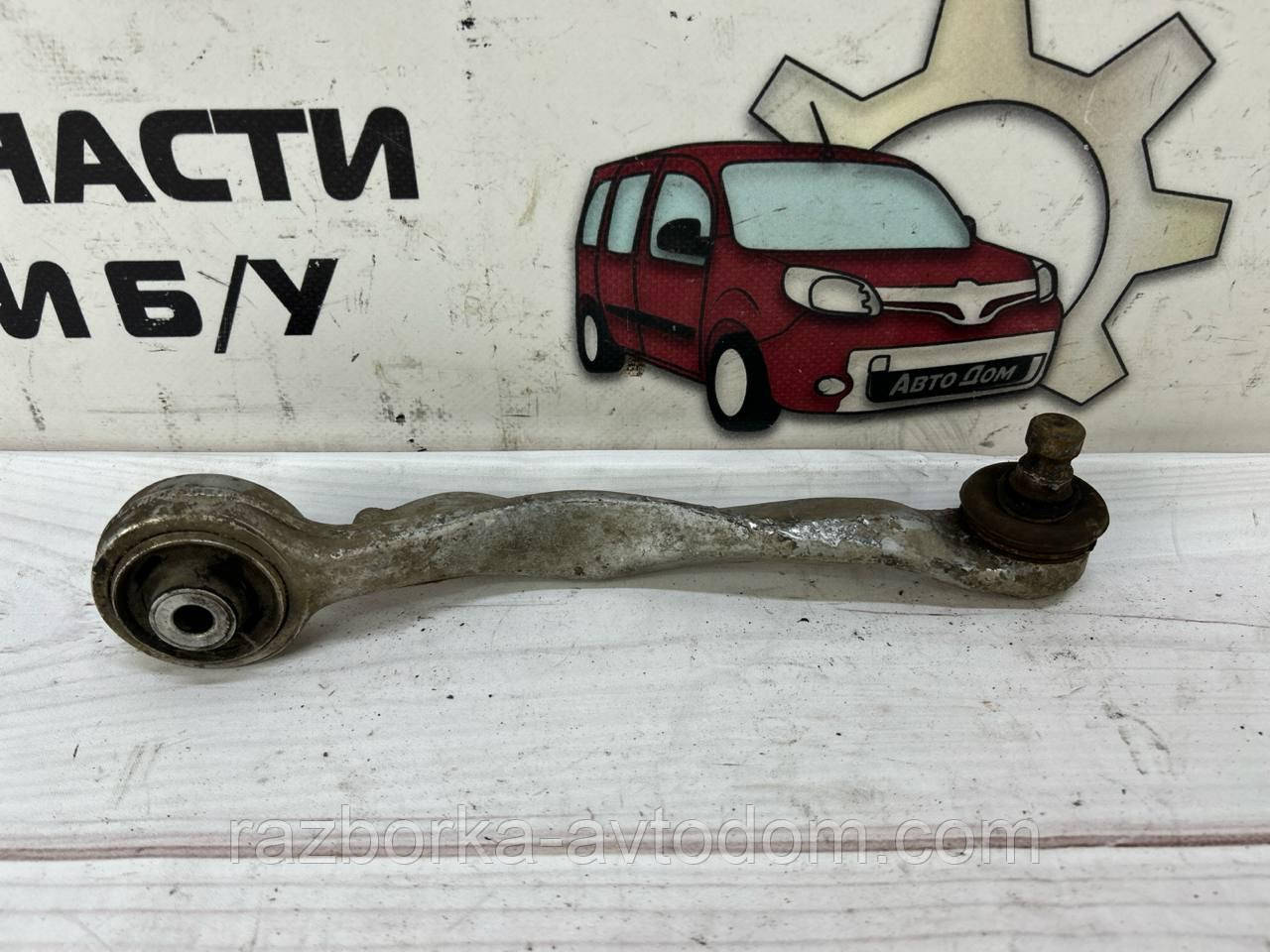 Важіль Передній правий верхній ззаду VW Passat B5 (96-05) OE: 8d0407510g