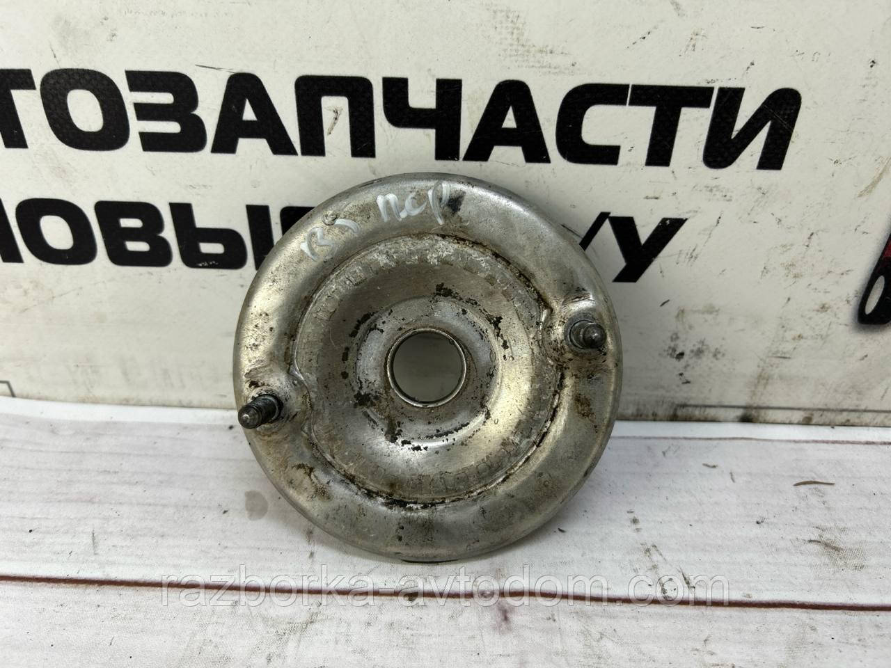 Опора тарілки амортизатора переднього з гумкою VW Passat B5 (96-05) OE: 8d0412109d, 8D0412065
