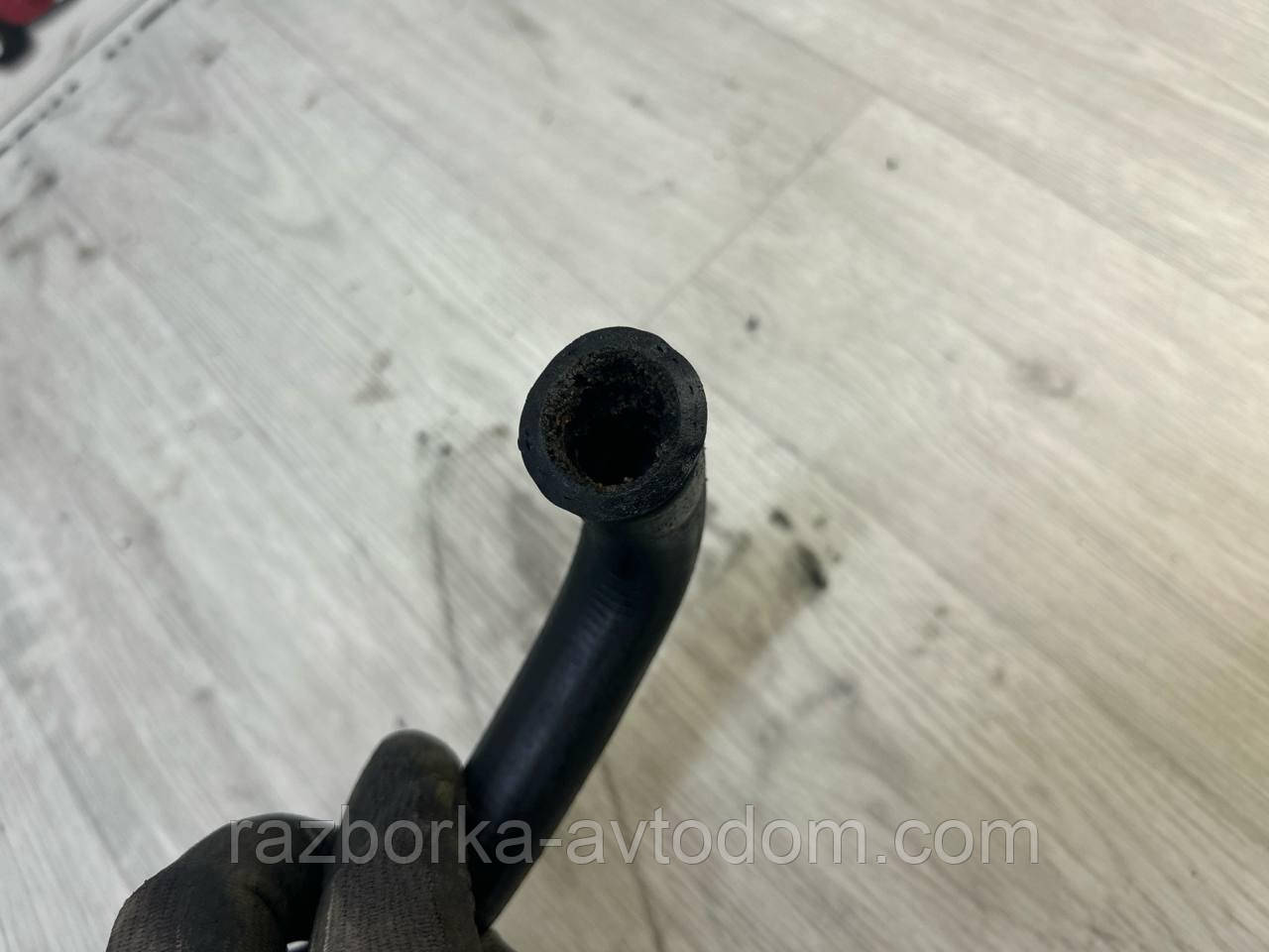 Патрубок радіатора охолодження VW Passat B5 (97-00) 1,9TDI OE:058121058b фото 2