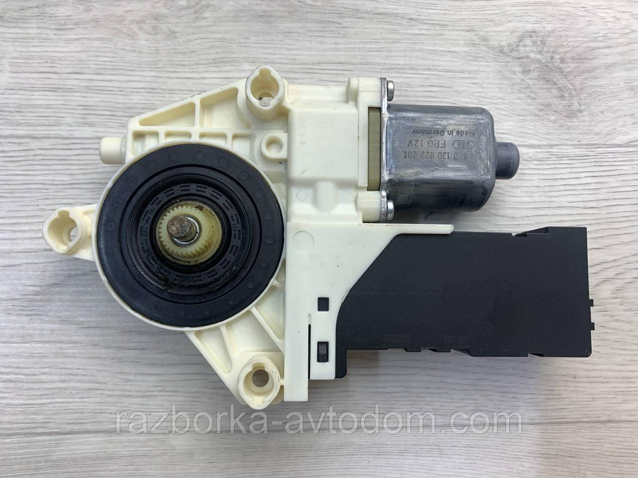 Моторець склопідіймача передніх правих дверей Peugeot 407 (04-11) OE: 9663036580