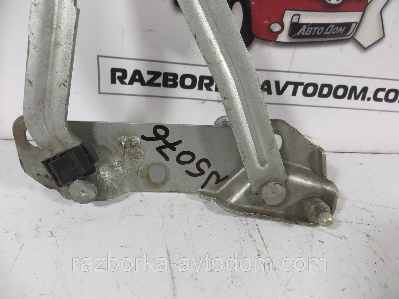 Петля капота ліва Opel Vectra B (95-02) OEM 90508955
