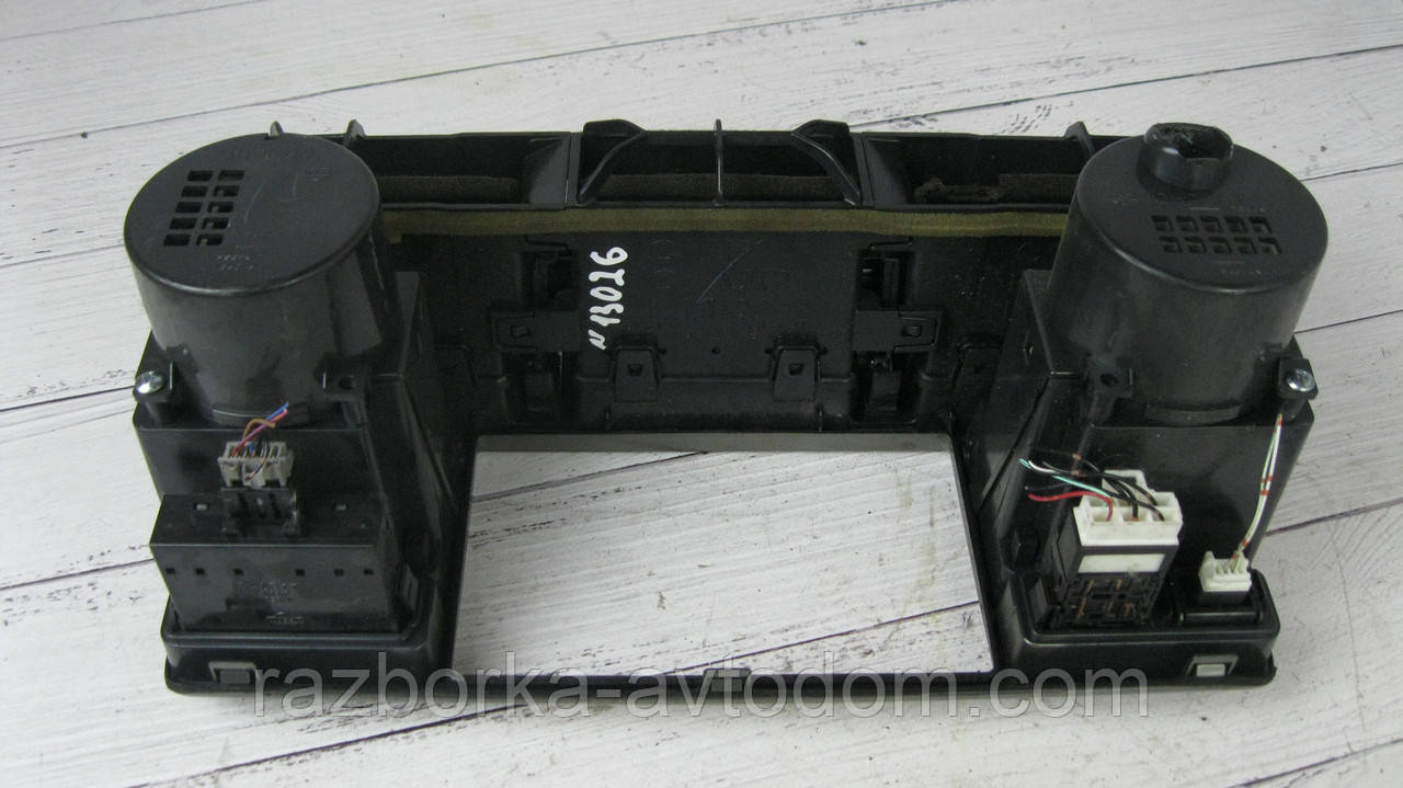 Повітродувка дефлектор центральна Nissan X-Trail T30 (2001-2007) OE:687508H900