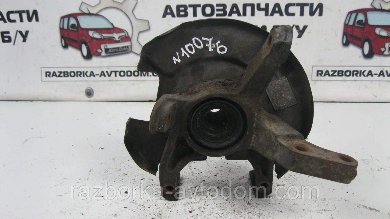 Поворотний кулак/ступиця передній лівий Nissan Micra K10 (1982-1992) OE:4001521B00