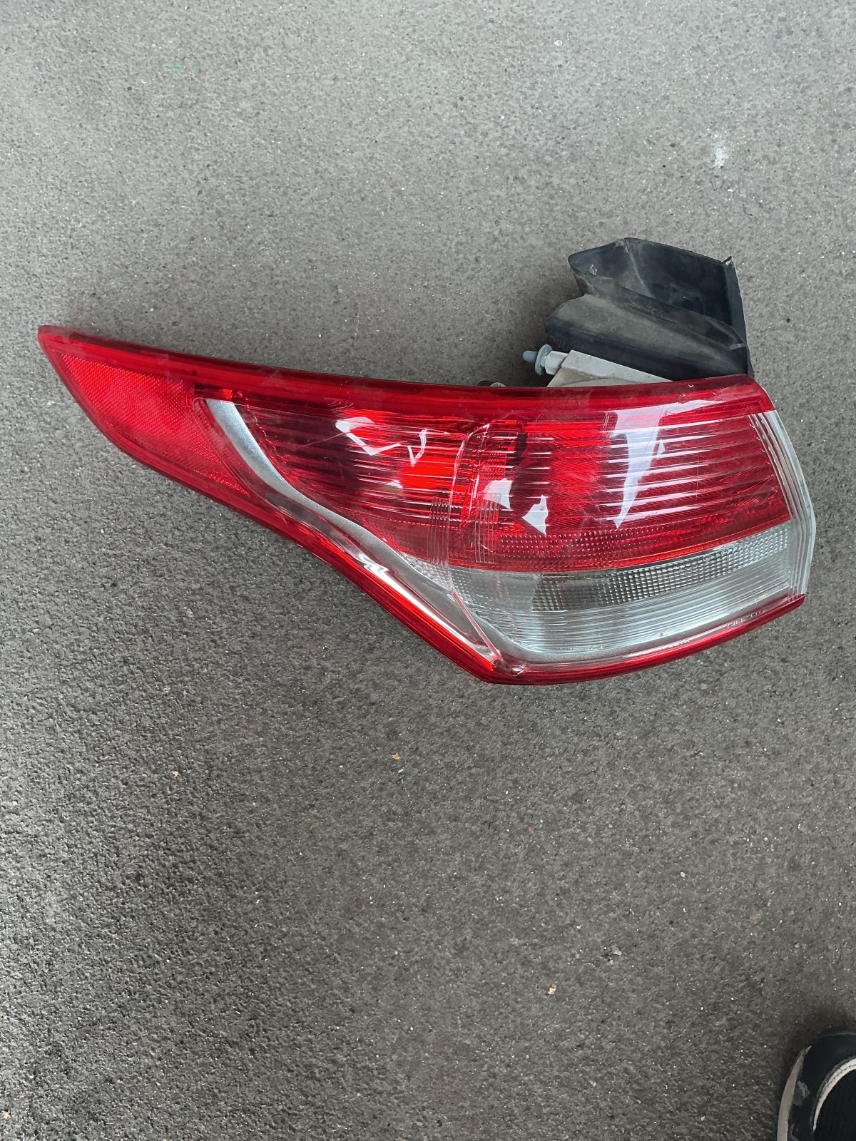Ліхтар задній Ford Escape 3 фото 2