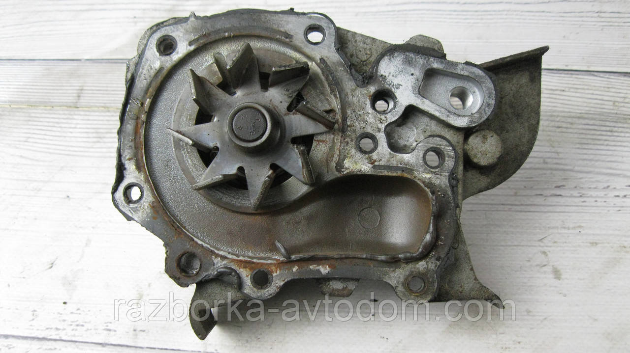 Помпа системи охолодження (водяний насос) Renault Kangoo (97-07), Megane (96-03), Clio 2 (98-05) OE:8200146301 OE VKPC8621677008665188200146301