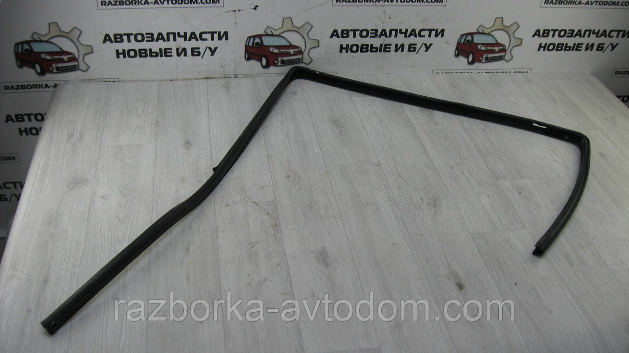 Щільна гумка скла дверей задньої лівої Opel Zafira A (1999-2005) OE:24427432