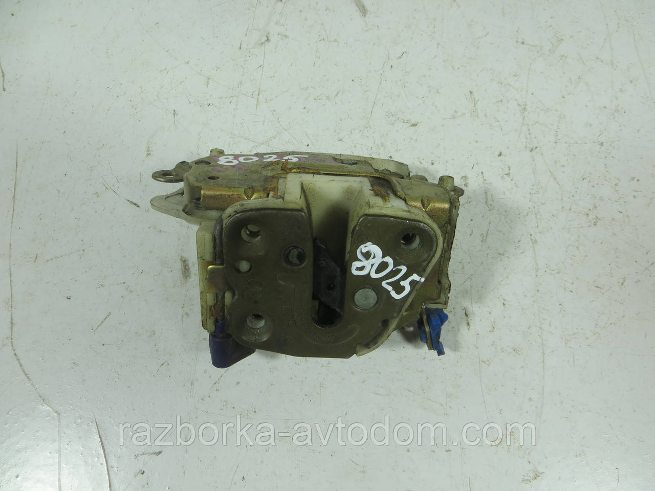 Замок дверей передній правий NISSAN VANETTE C23 (1991-2001) ОЕ: 805039C001
