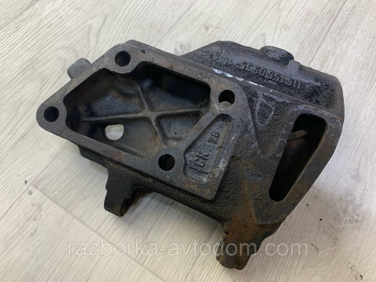 Кронштейн генератора Mercedes W123 (1975-1985) OE: A1151550935