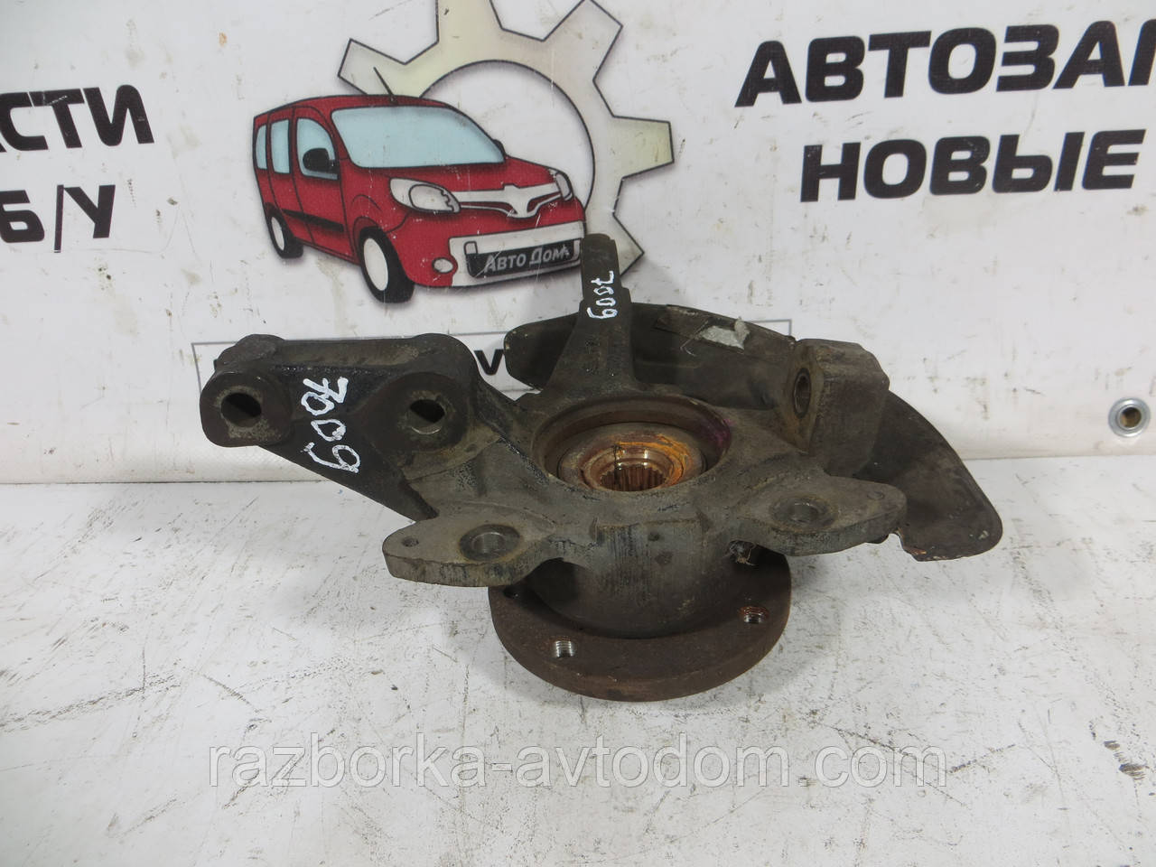 Поворотний кулак правий (цапфа) без ABS Fiat Doblo (2000-2005) 1.6, 1.2, 1.9 D ОЕ: 46540680