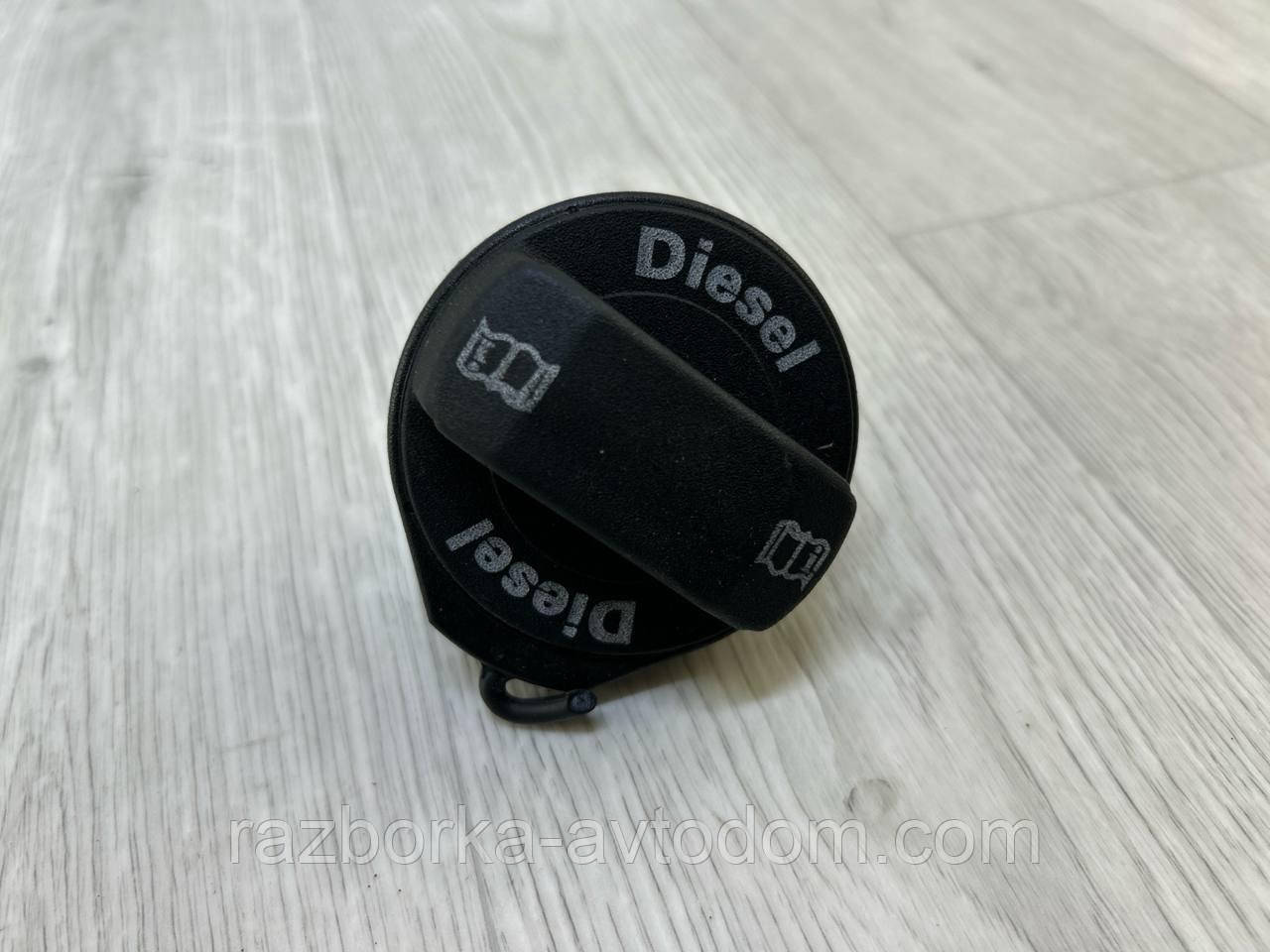 Кришка паливного бака Skoda Superb 1, VW Caddy 3, Golf plus, Touran OE:1j0201553ac