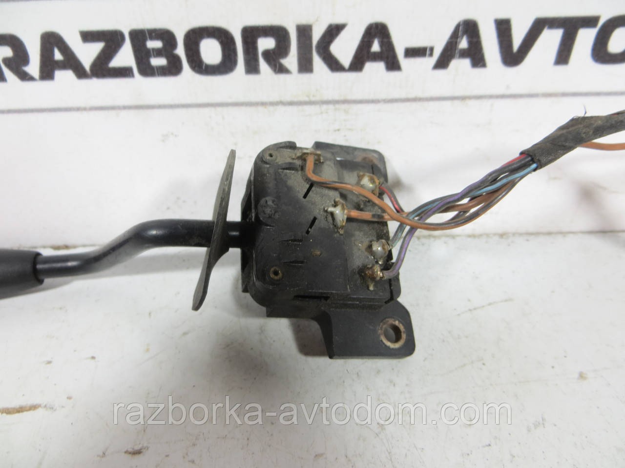 Підрулевий перемикач правий BMW E30, E24, E28 ОЕ: 13768674
