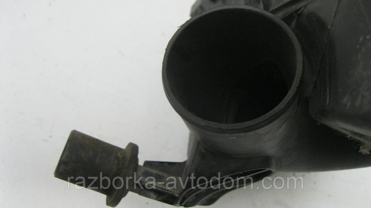 Корпус повітряного фільтра Opel Corsa C (2000-2012), Combo (2001-2011) 1,3CDTI OE:55355090