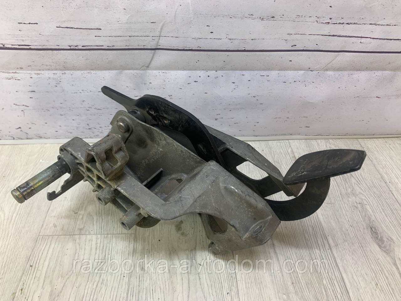 Педаль гальма з кронштейном Mercedes Sprinter (1995-2006), VW Lt28-46 (1996-2006), OE: A9012900419