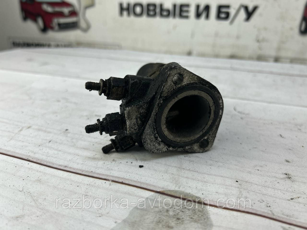 Блок підігрівання води (флянець) системи охолодження, трійник 1,9TD VW Passat B5, Audi A4 B5 OE:028121145j