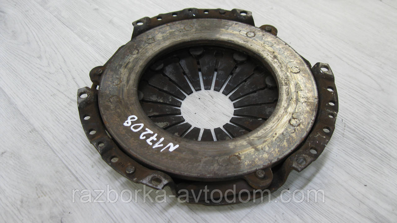 Кошик зчеплення Luk Nissan Bluebird U12, T12, U11 1.8/2.0I OE: 30210Q9015