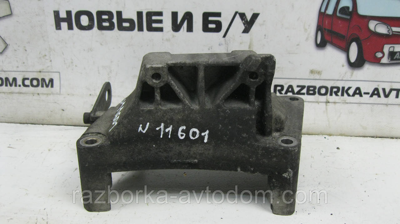 Кронштейн подушки двигуна правий Opel Corsa C (2000-2012), Combo (2001-2011) 1,3cdti OE:93188015