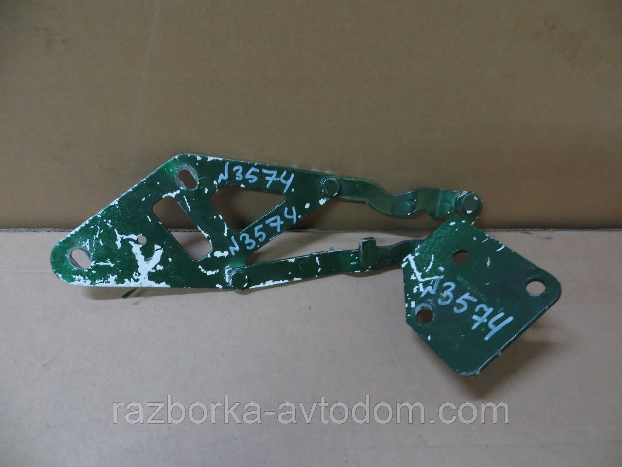 Петля капота ліва VW LT (96-06) 2D0823301B
