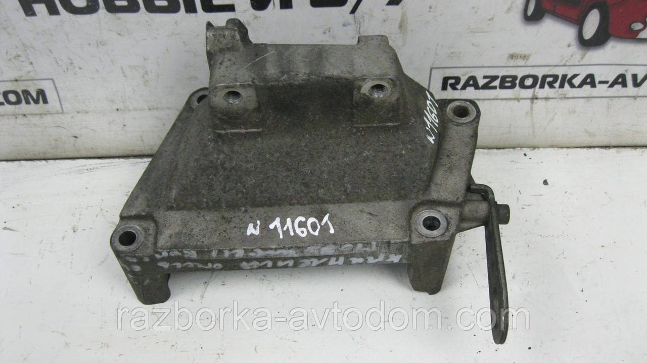 Кронштейн подушки двигуна правий Opel Corsa C (2000-2012), Combo (2001-2011) 1,3cdti OE:93188015