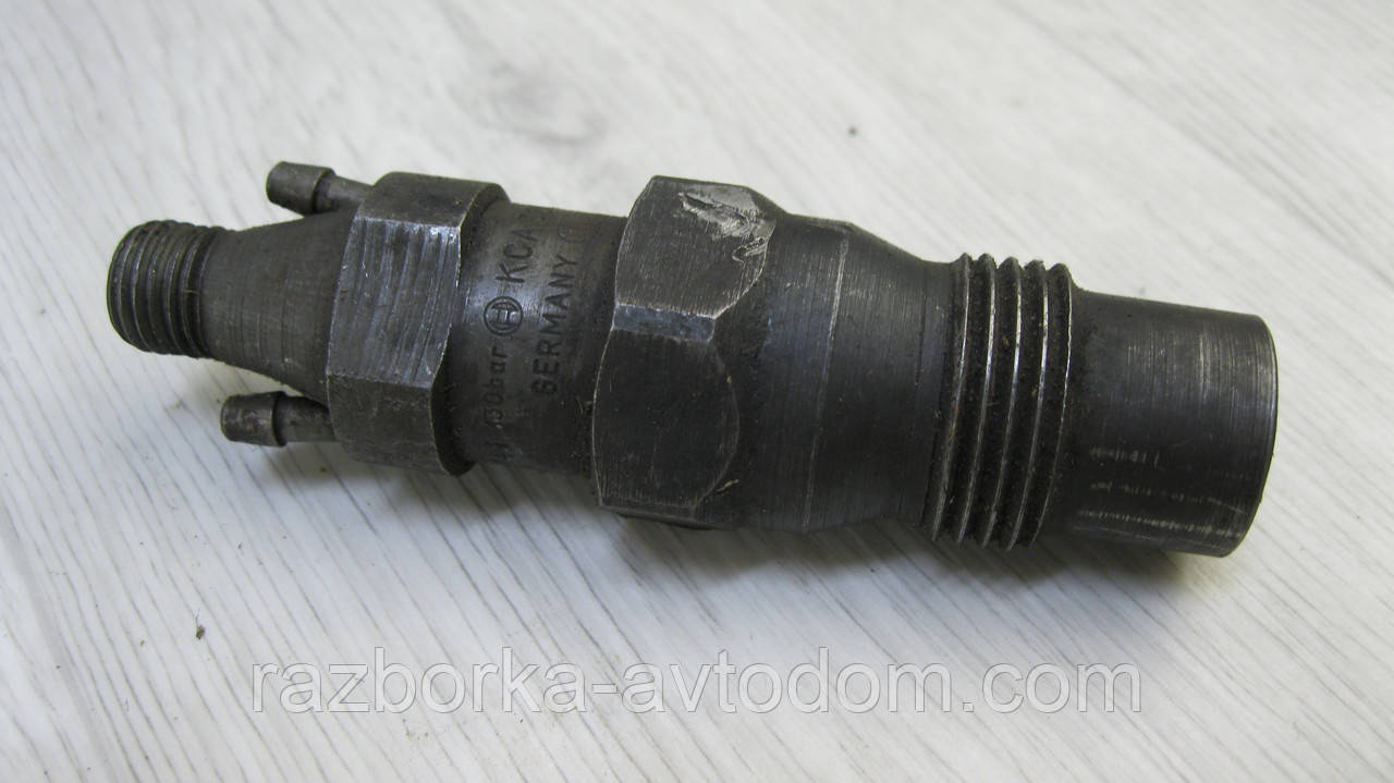 Форсунка дизельна 2.4D VW Lt 28-55, Transporter T4, Passat B3 OE: 068130201C