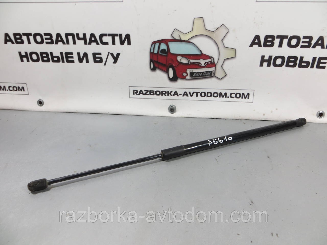 Амортизатор кришки багажника (універсал) VW Passat B8 (2014-2019) ОЕ: 3G9827550A