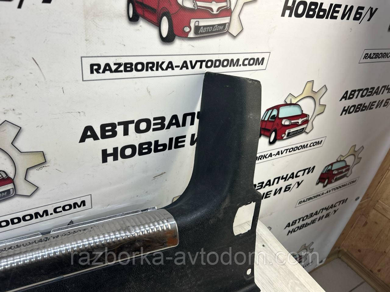 Накладка/обшивка кришки багажника (сідан) Skoda SuperB (02-08) OE:3b5863459h