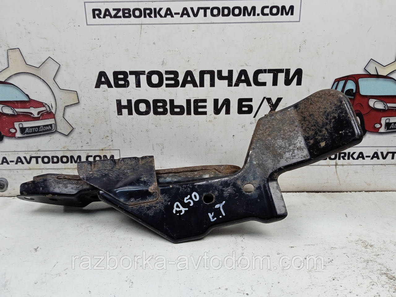 Кронштейн заднього підрамника лівий Infiniti Q50 (2014-) OE:554524GA0C
