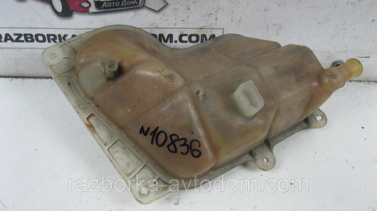 Розширювальний бачок VW Passat B5 (1997-2000) OE:8D0121403L