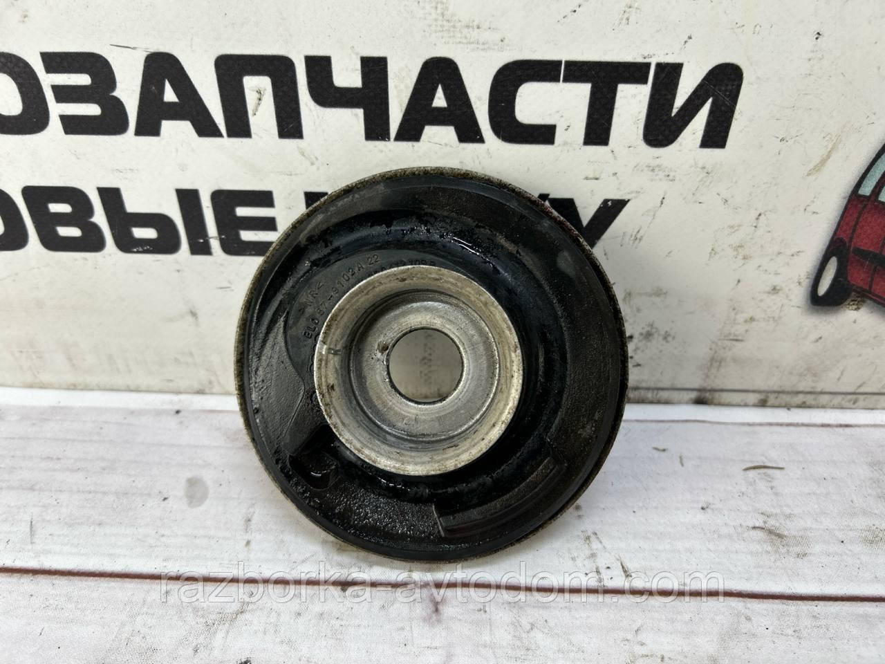 Опора тарілки амортизатора переднього з гумкою VW Passat B5 (96-05) OE: 8d0412109d