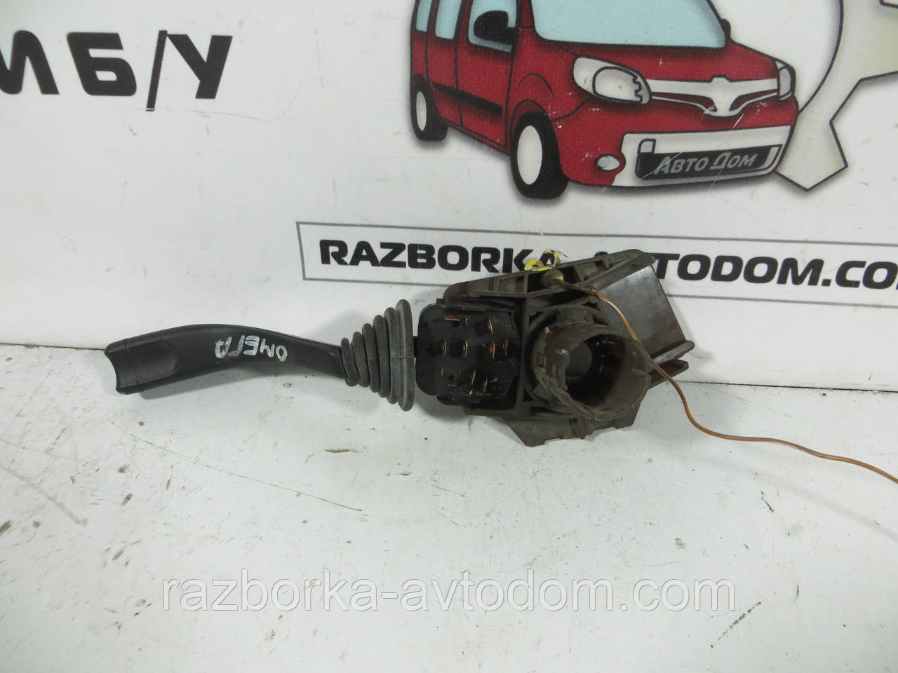 Підкермовий перемикач правий Opel Astra OEM 90243394