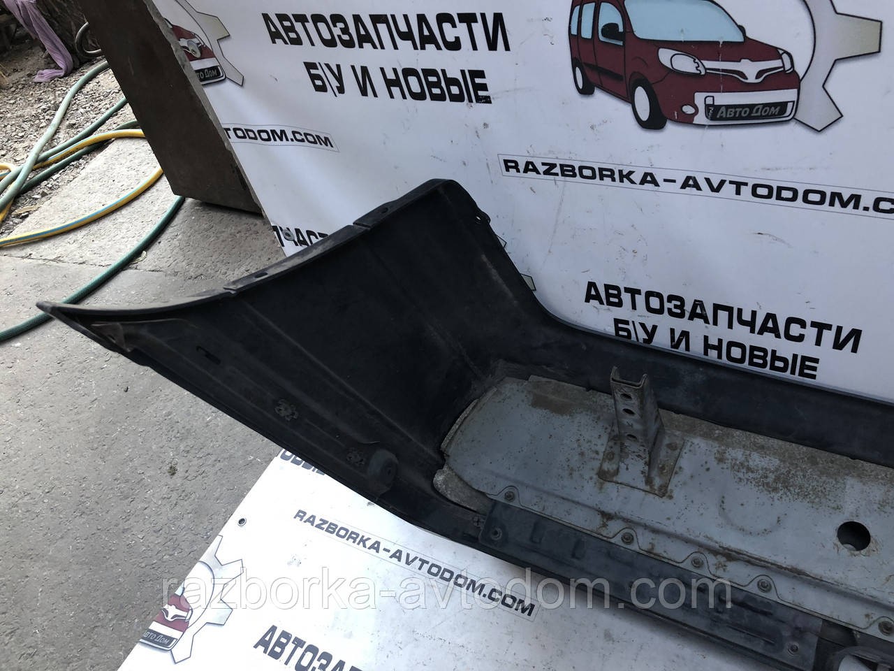 Бампер задній Nissan Sentra купе (85-90) 8502265A00