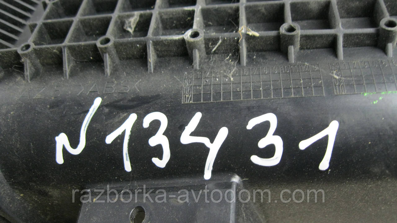 Бардачок сидіння переднього правого VW Touran (03-15) OE: 1t0881580d