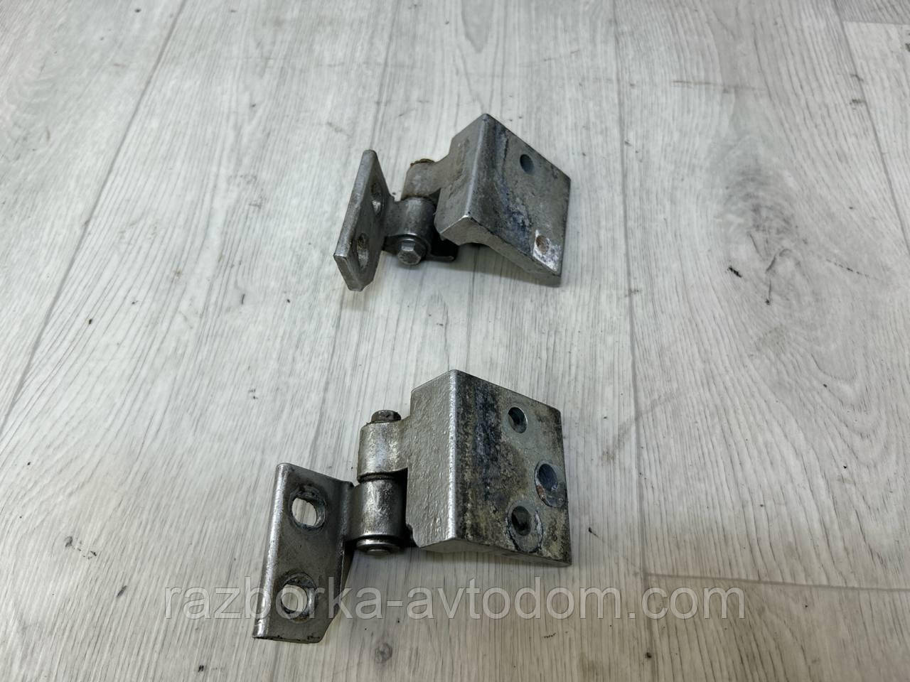 Петлі передніх правих дверей (комплект) верх + низ Citroen Berlingo, Peugeot Partner (03-08) OE:903599, 9035A0