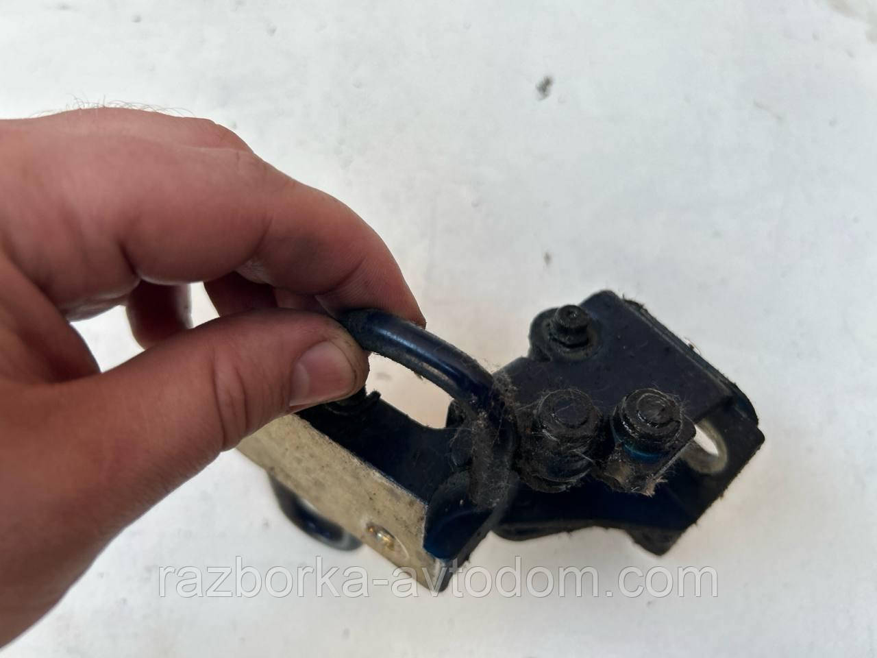Петля/Завіса дверей задньої лівої спідньої VW Passat B5 (96-05) OE:3b4833411c
