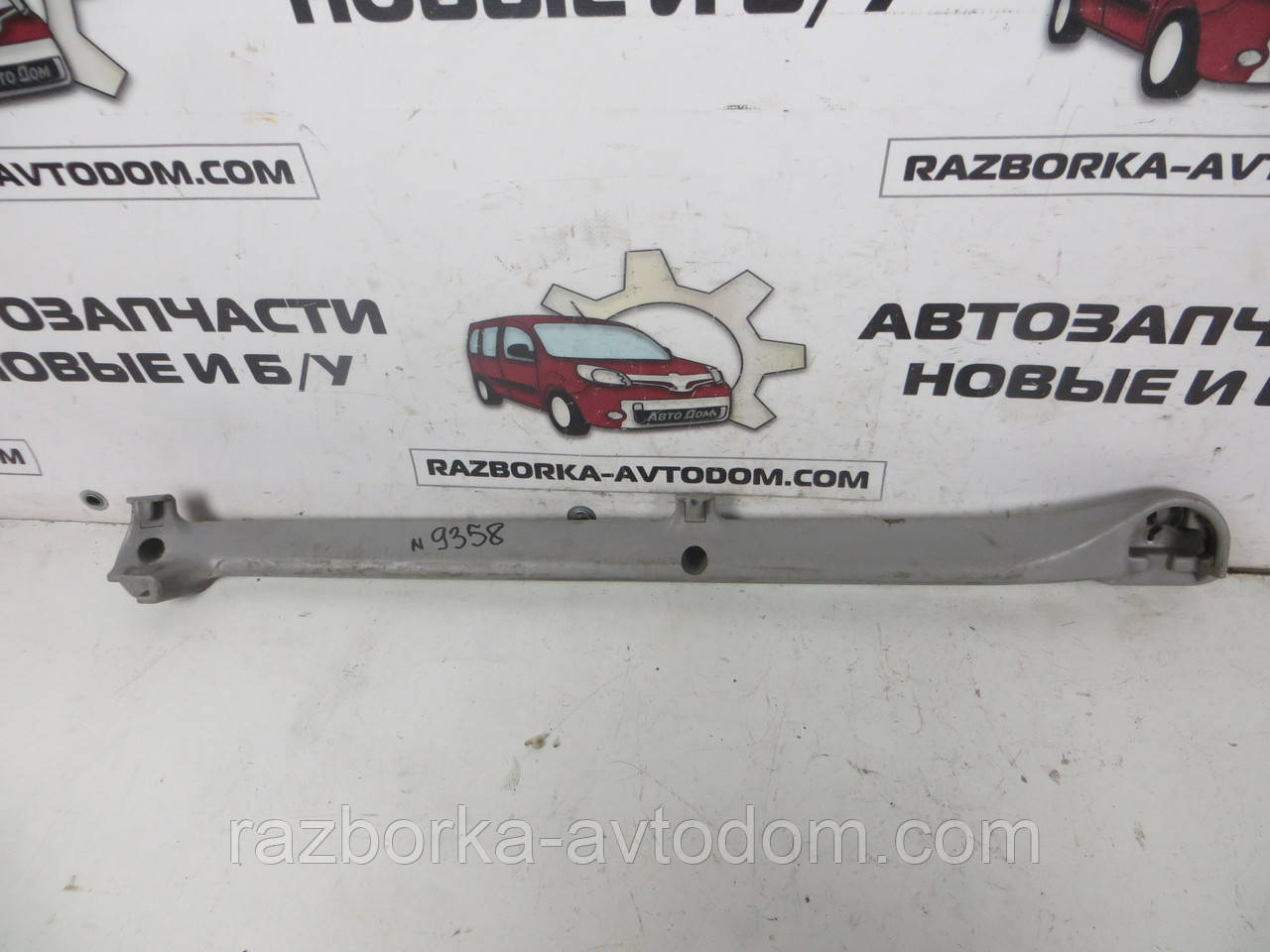 Кронштейн полиці багажника правий Mitsubishi Pajero Sport 1 (1997-2009) OE:MR270528
