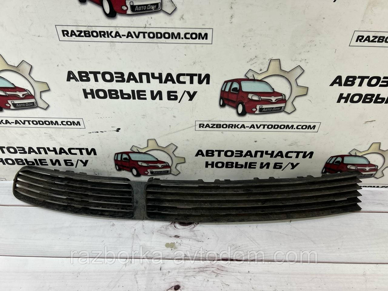 Решітка бампера переднього ліва VW Passat B5 (96-05) OE:3B0853677B