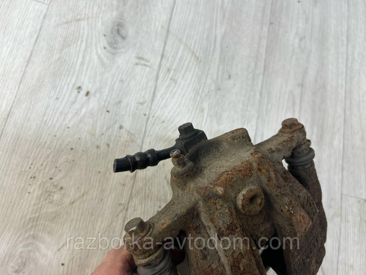 Суппорт передній правий Opel Corsa C, Combo (01-11) OE:93173341