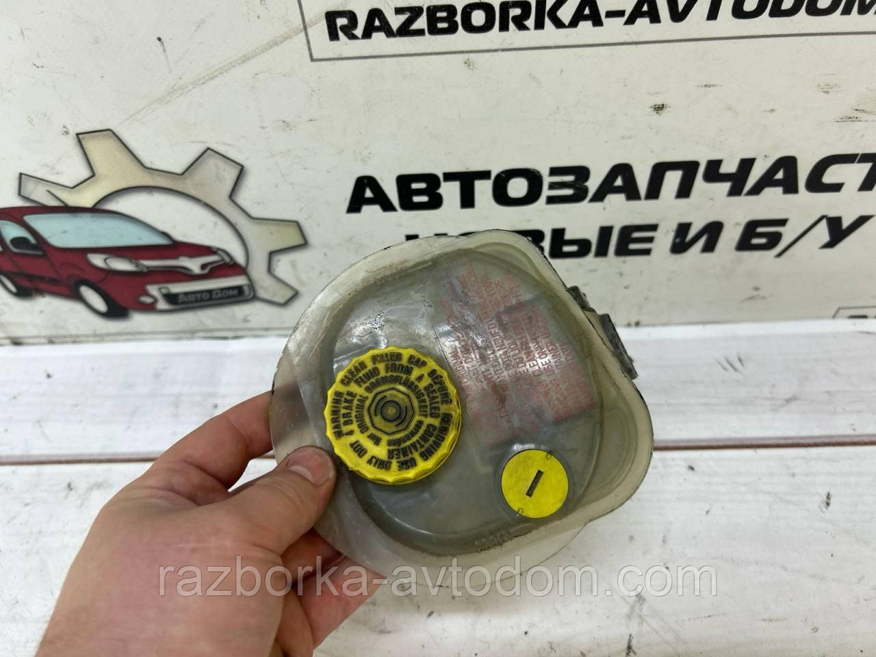 Головний гальмівний циліндр (з бачком) VW Passat B5 (96-05) OE:8D0611021B фото 2