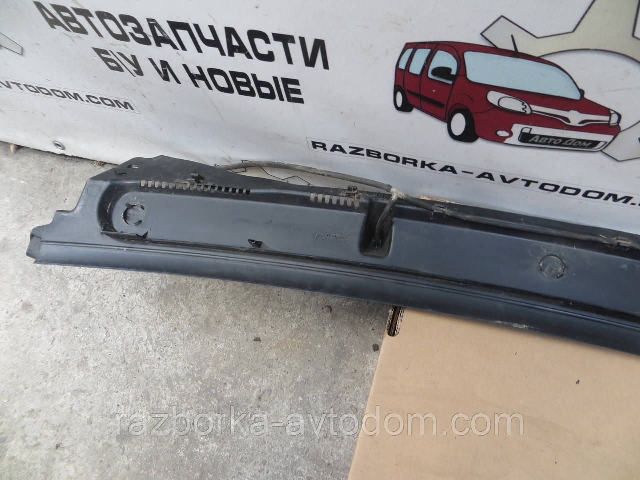 Накладка пластик під лобове скло (верх) Renault Trafic, Vivaro, primastar (2000-2014) OE:8200020540