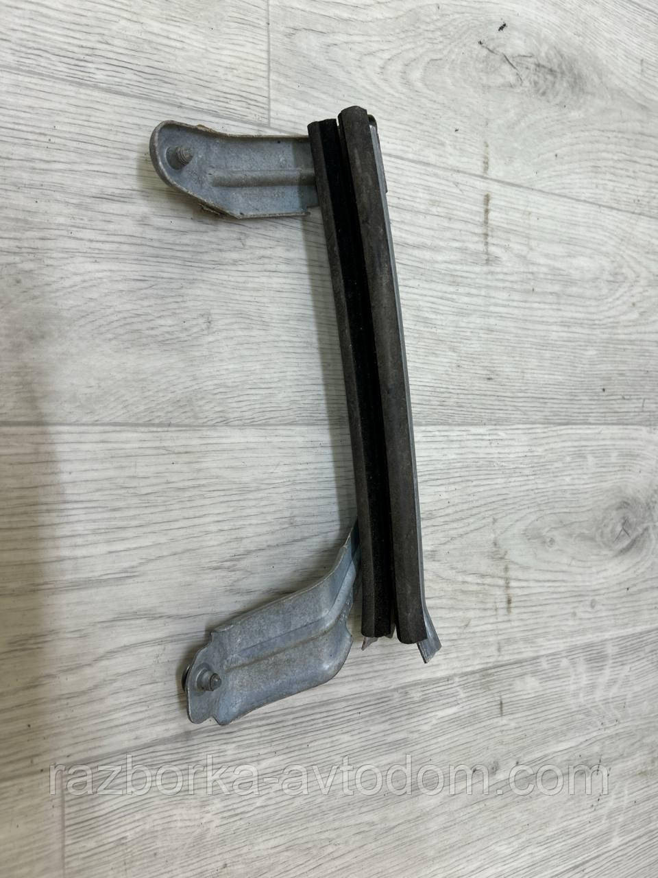 Напрямні двері передньої правої Peugeot 407 (04-11) OE:9300N3