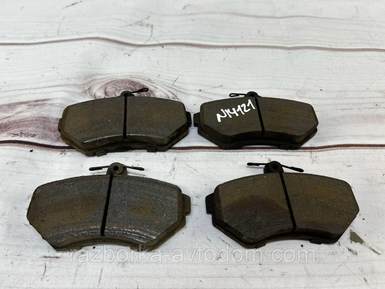 Колодки передні (комплект) VW Passat (97-00) Б.У OE:8E0698151N