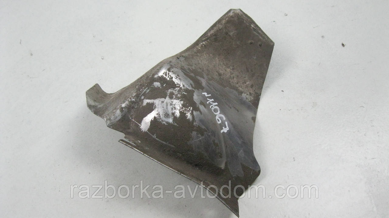 Теплоізоляція глушника VW Passat B5 (1997-2000), Audi A4 B5 (1996-2000) OE: 8D0422704