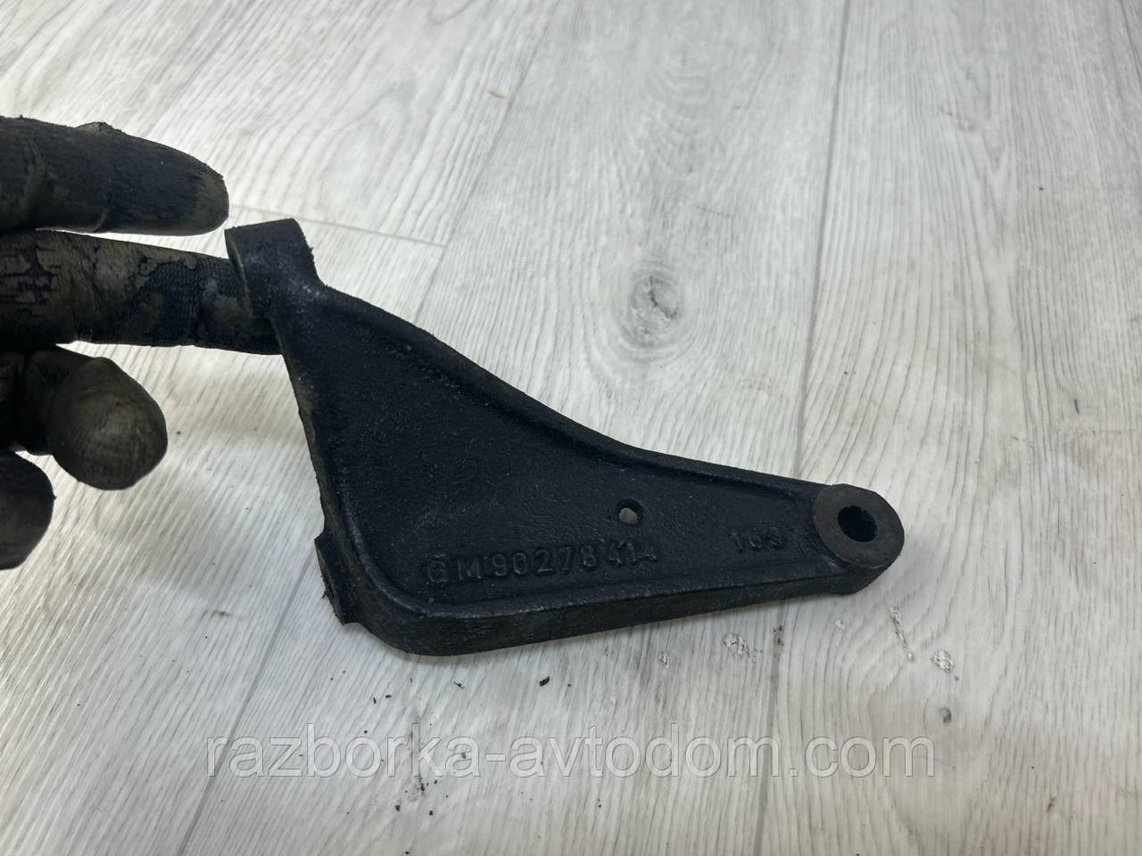 Кронштейн, опора КПП Opel Omega B (93-99) 2,0i 16V OE:90278414
