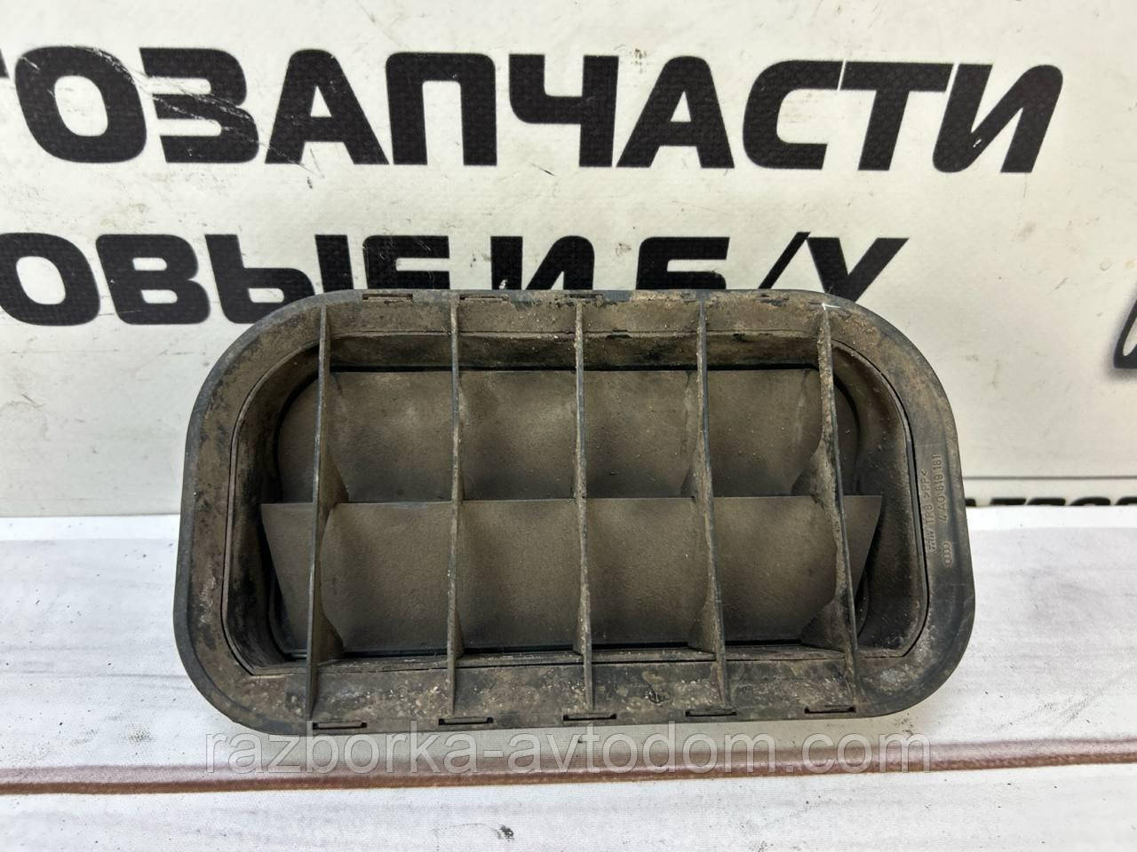 Решітка вентиляційна права/ліва VW Passat B5, Touran, Audi A6 C5 OE:4a0819181 фото 2