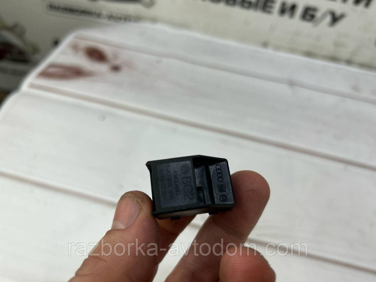 Кнопка склопідіймача VW Passat B5 (96-05), Golf 4 OE:1j0959855