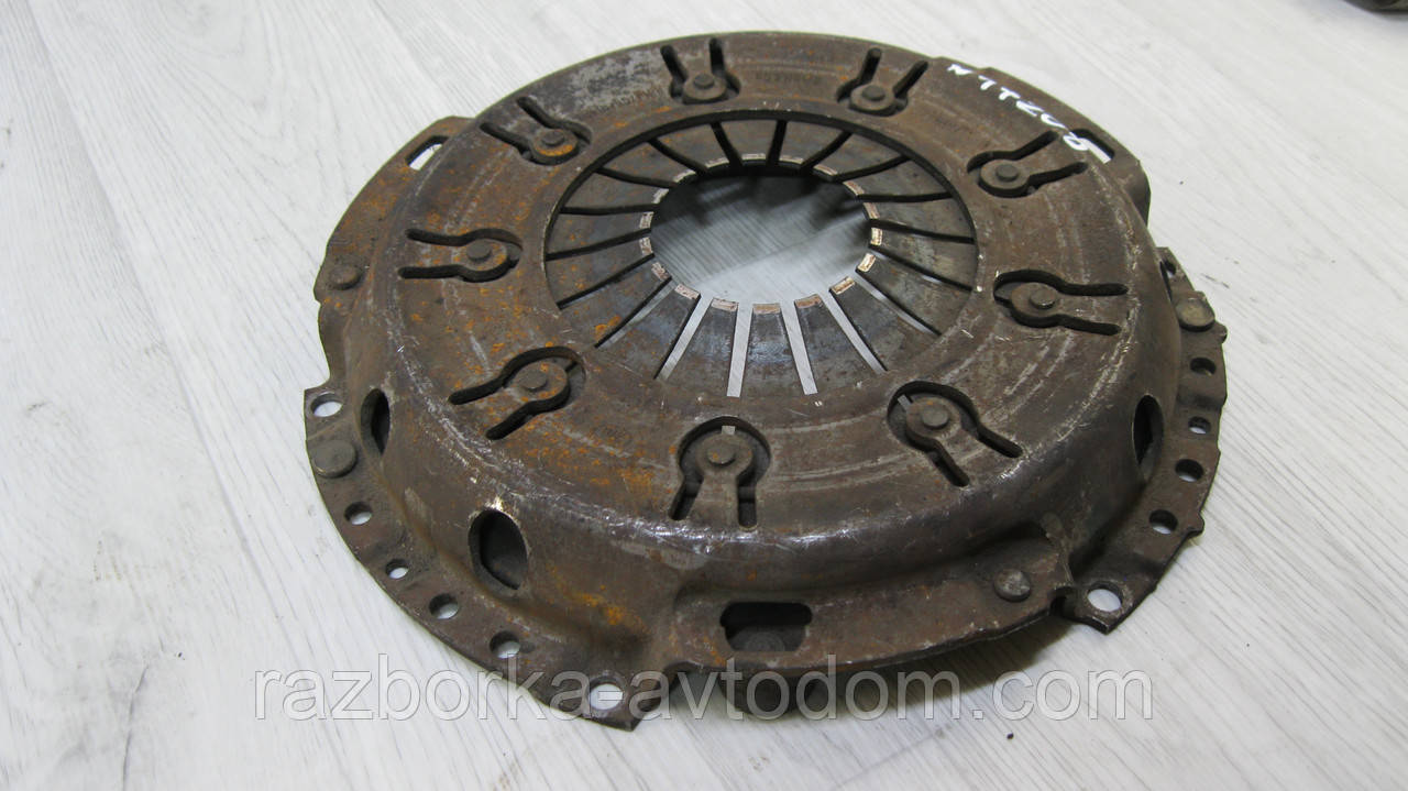 Кошик зчеплення Luk Nissan Bluebird U12, T12, U11 1.8/2.0I OE: 30210Q9015