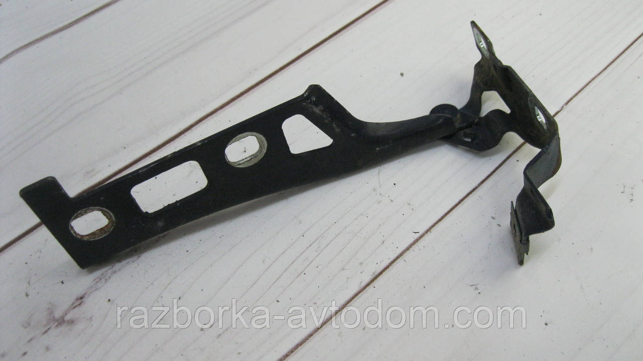Петля капота права Opel Zafira B (2005-2010) OE:13224577