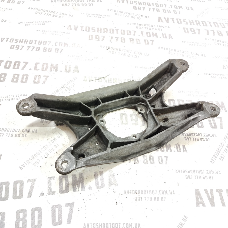 Кронштейн КПП Audi A4 B8 (07-15) 2.0 Дизель нижній