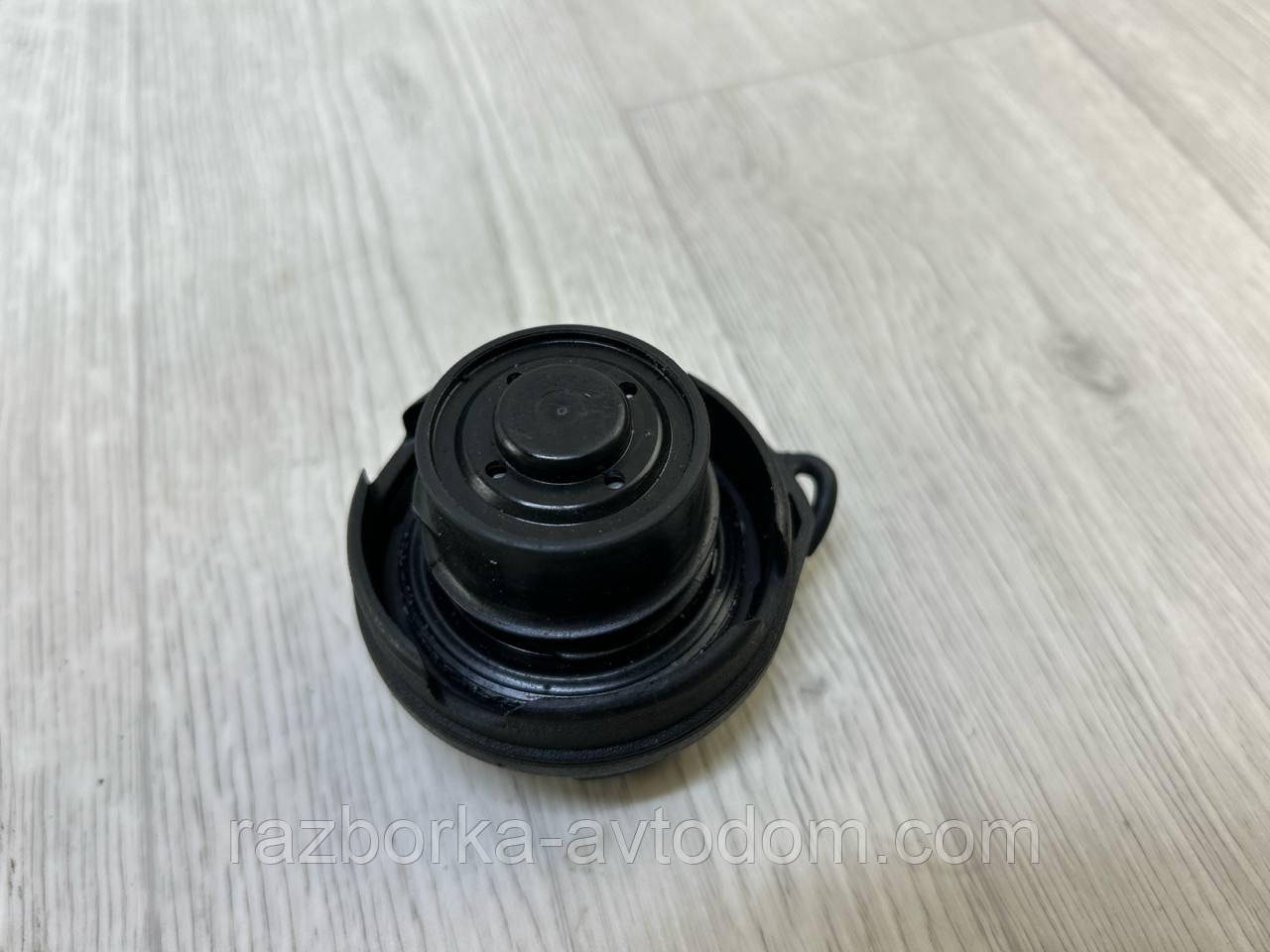 Кришка паливного бака Skoda Superb 1, VW Caddy 3, Golf plus, Touran OE:1j0201553ac