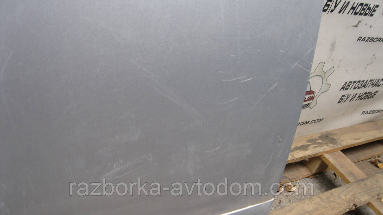 Двері задня права VW Touran (03-10) OE:1T0833056R Дефект: точкова вм'ятина